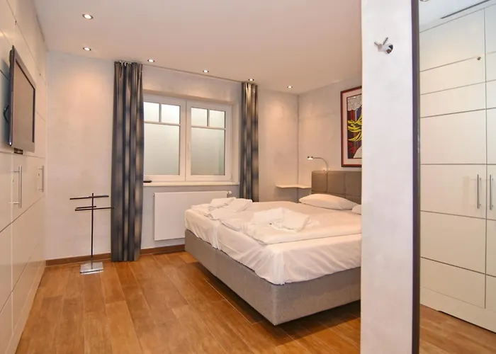 Elisabethstrasse 18, Whg 1 *